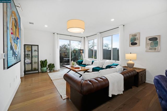 5860 Silhouette Ct, Dublin, CA 94568