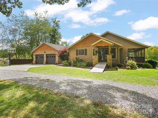 93 Strawberry Lane, Clyde, NC 28721