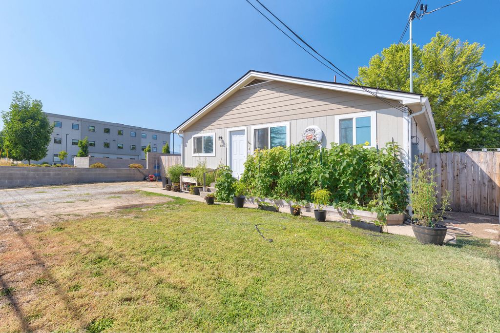 815 Niantic Street, Medford, OR 97501