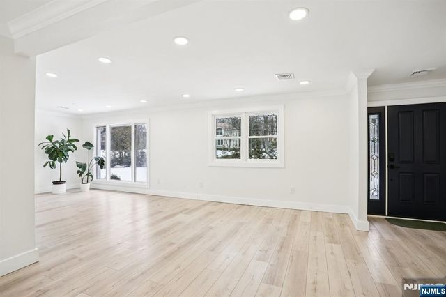 56 Pinehill Drive, Upper Saddle River, NJ 07458