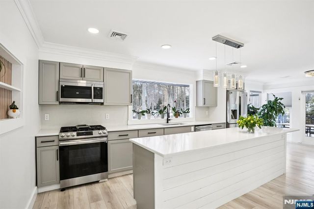 56 Pinehill Drive, Upper Saddle River, NJ 07458