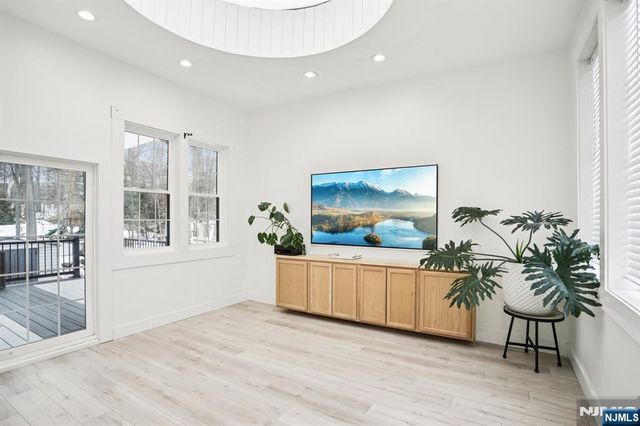 56 Pinehill Drive, Upper Saddle River, NJ 07458