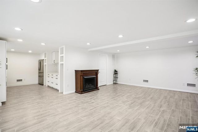 56 Pinehill Drive, Upper Saddle River, NJ 07458