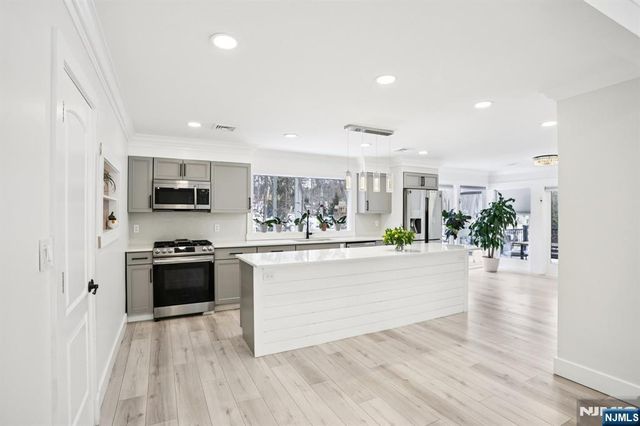 56 Pinehill Drive, Upper Saddle River, NJ 07458