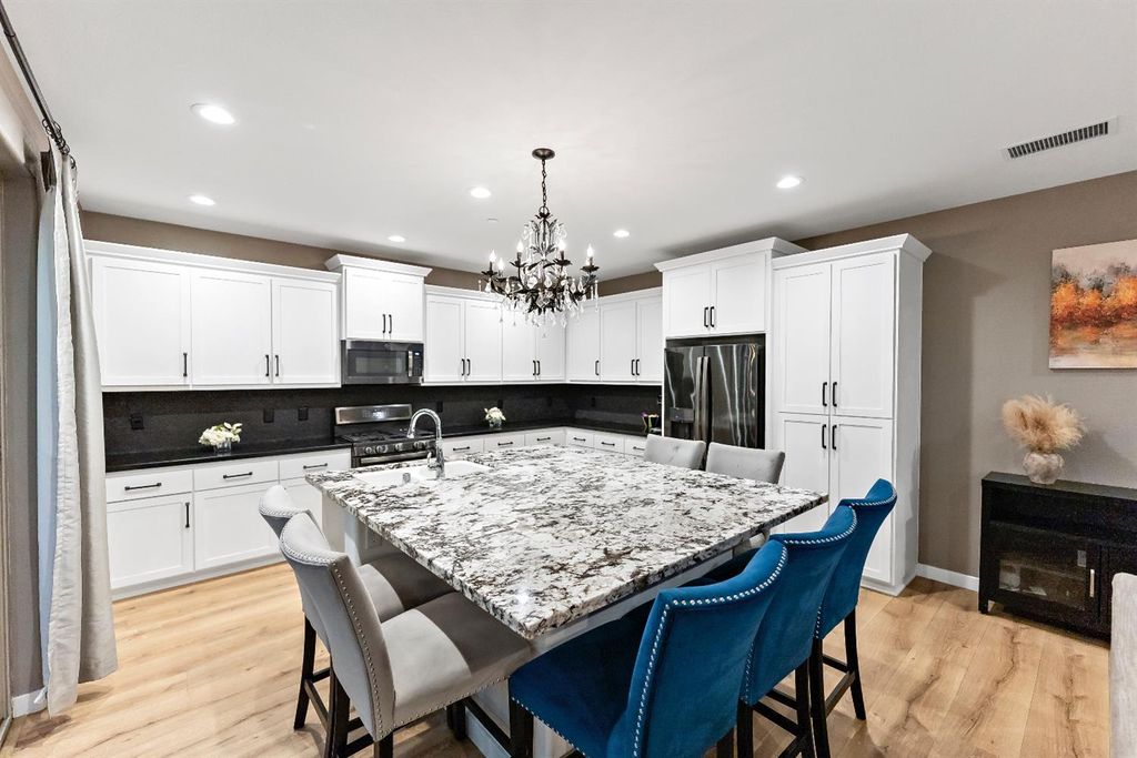 Image 9 of property listing at 4301 San Miguel Rd, Madera, CA 93636