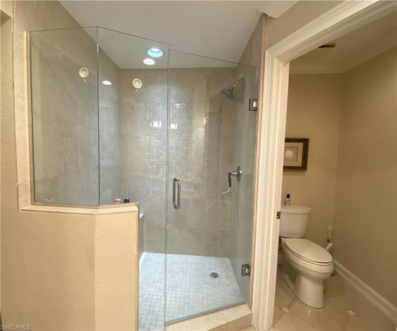 9101 Vanderbilt DR 304, Naples, FL 34108