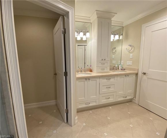 9101 Vanderbilt DR 304, Naples, FL 34108