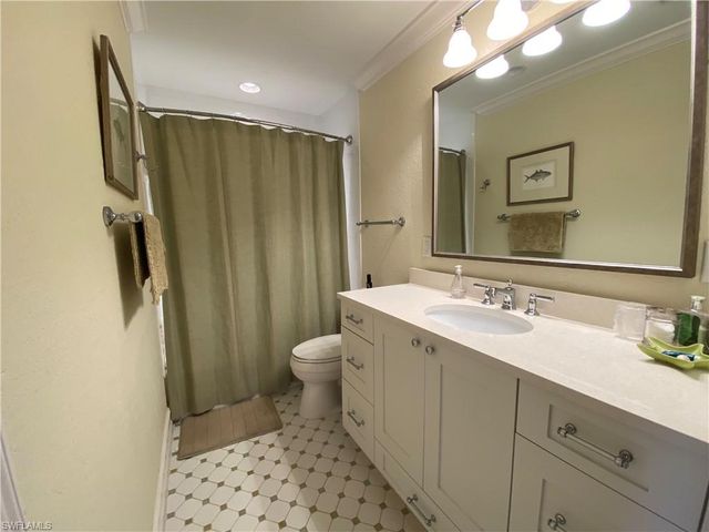 9101 Vanderbilt DR 304, Naples, FL 34108