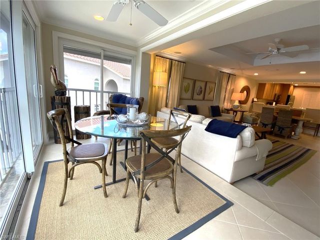 9101 Vanderbilt DR 304, Naples, FL 34108