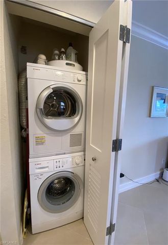 9101 Vanderbilt DR 304, Naples, FL 34108