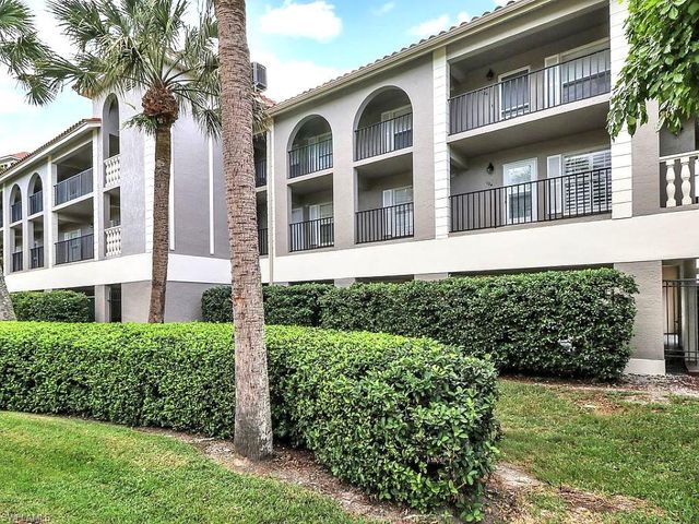 9101 Vanderbilt DR 304, Naples, FL 34108