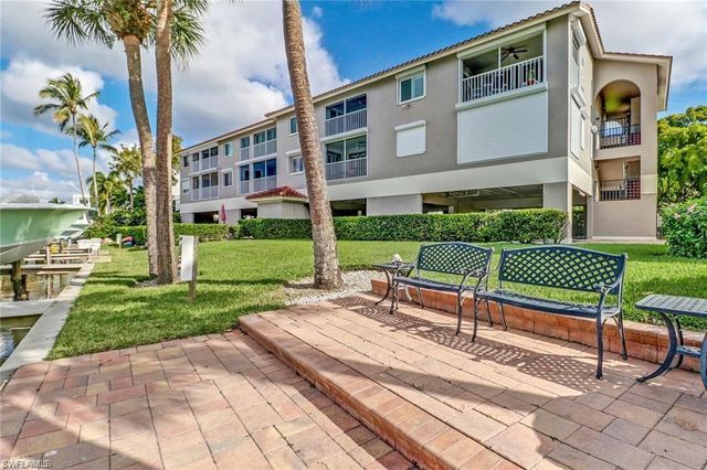 9101 Vanderbilt DR 304, Naples, FL 34108