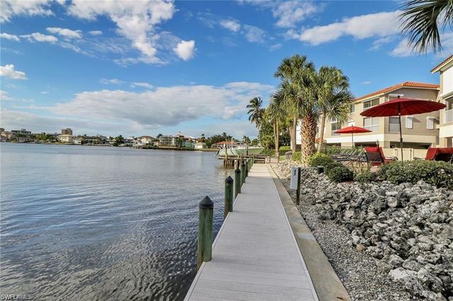 9101 Vanderbilt DR 304, Naples, FL 34108