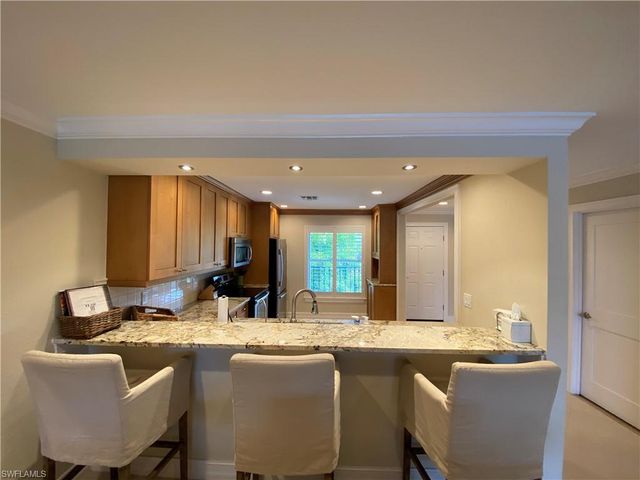 9101 Vanderbilt DR 304, Naples, FL 34108