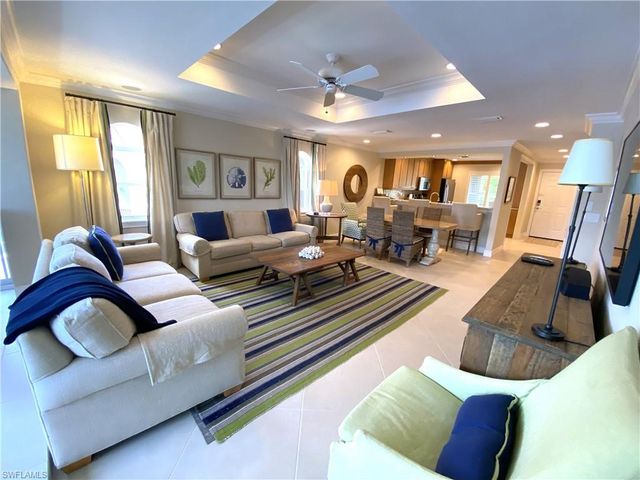 9101 Vanderbilt DR 304, Naples, FL 34108