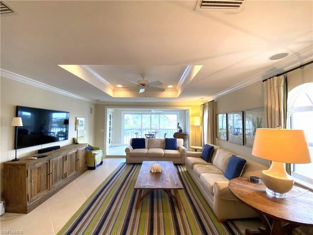 9101 Vanderbilt DR 304, Naples, FL 34108