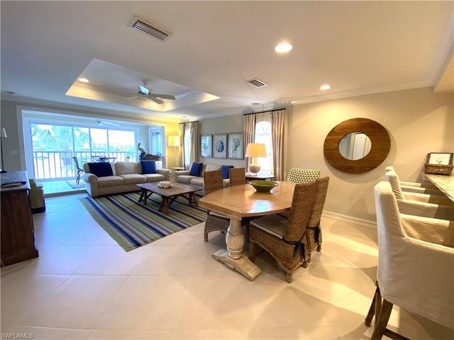 9101 Vanderbilt DR 304, Naples, FL 34108