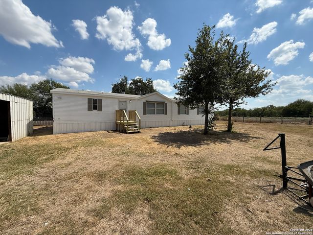 523 mansfield, Pleasanton, TX 78064