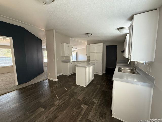 523 mansfield, Pleasanton, TX 78064