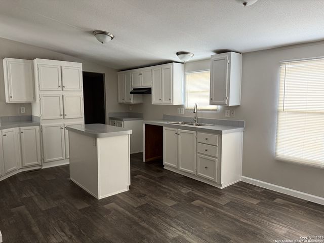 523 mansfield, Pleasanton, TX 78064