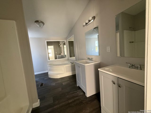 523 mansfield, Pleasanton, TX 78064