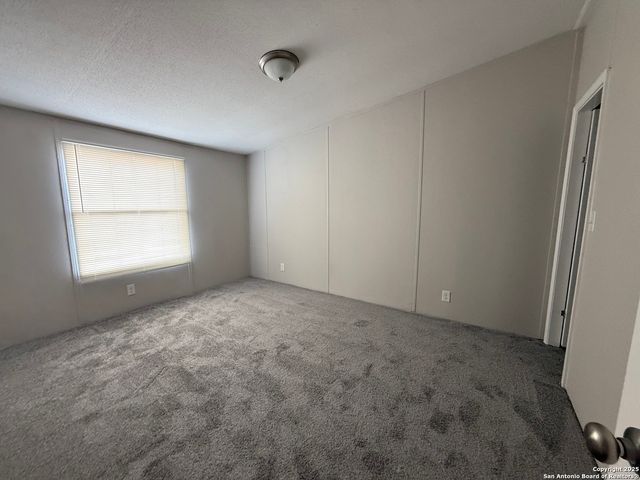 523 mansfield, Pleasanton, TX 78064