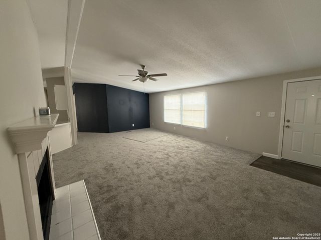 523 mansfield, Pleasanton, TX 78064