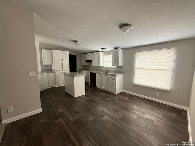 523 mansfield, Pleasanton, TX 78064