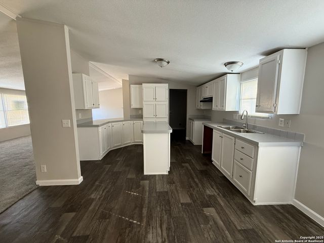 523 mansfield, Pleasanton, TX 78064