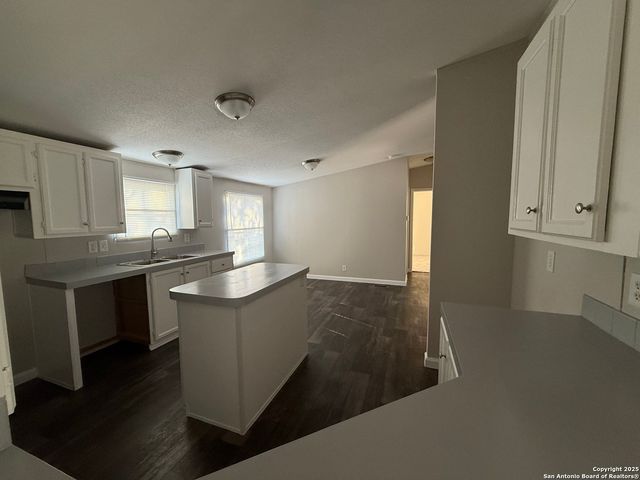 523 mansfield, Pleasanton, TX 78064