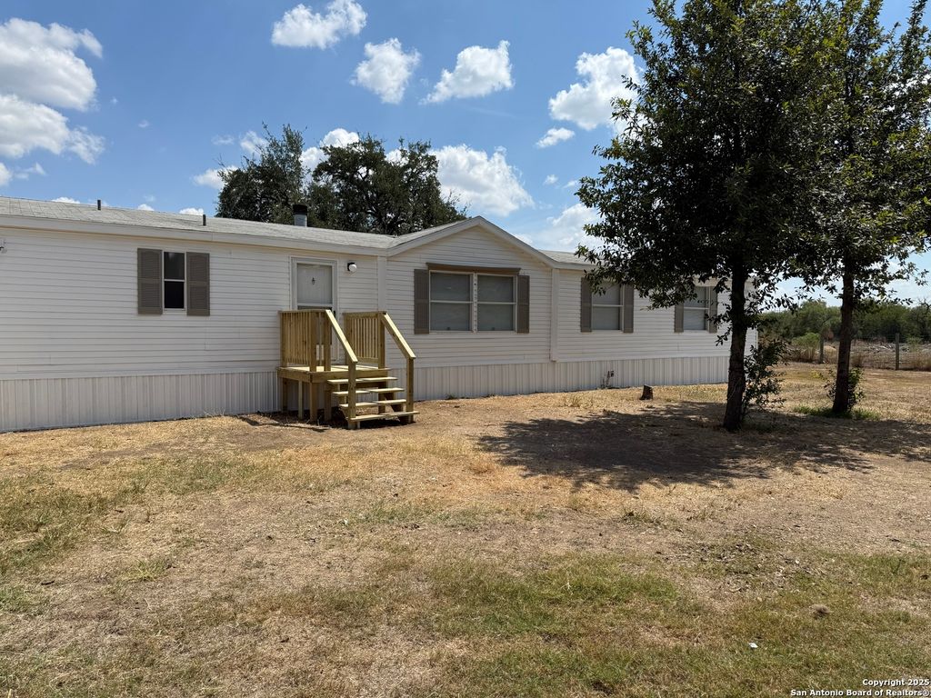 523 mansfield, Pleasanton, TX 78064