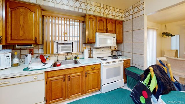 15 Amityville Street, Islip Terrace, NY 11752