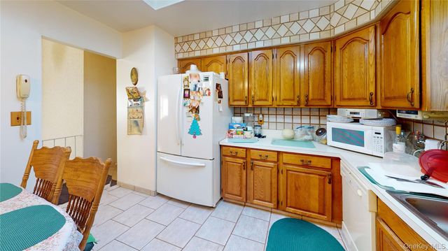 15 Amityville Street, Islip Terrace, NY 11752