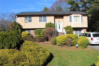 15 Amityville Street, Islip Terrace, NY 11752