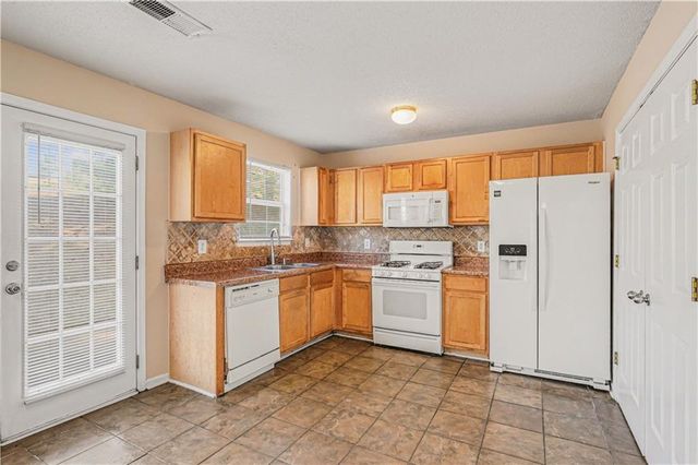 652 Rayella Drive, Stockbridge, GA 30281