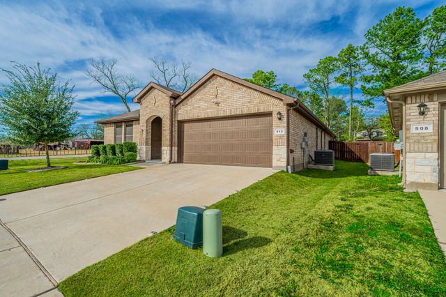 512 Amory Street, Azle, TX 76020