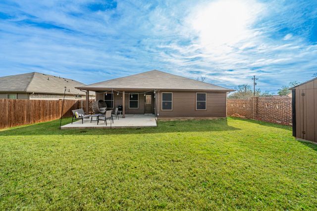 512 Amory Street, Azle, TX 76020