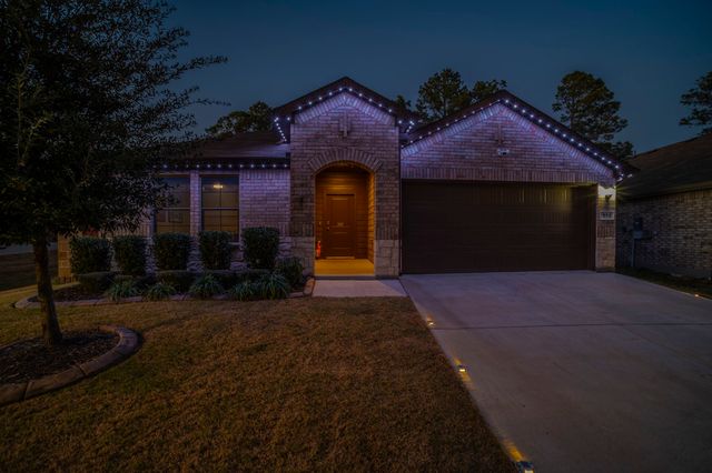 512 Amory Street, Azle, TX 76020