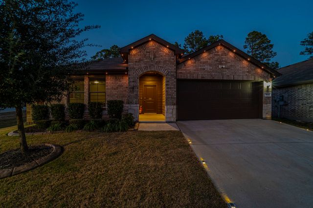 512 Amory Street, Azle, TX 76020