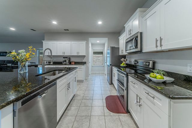 512 Amory Street, Azle, TX 76020