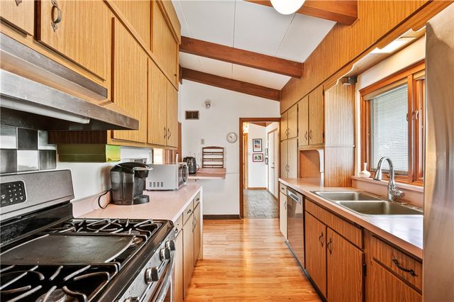 24 Swallow Hill Rd, Carnegie, PA 15106