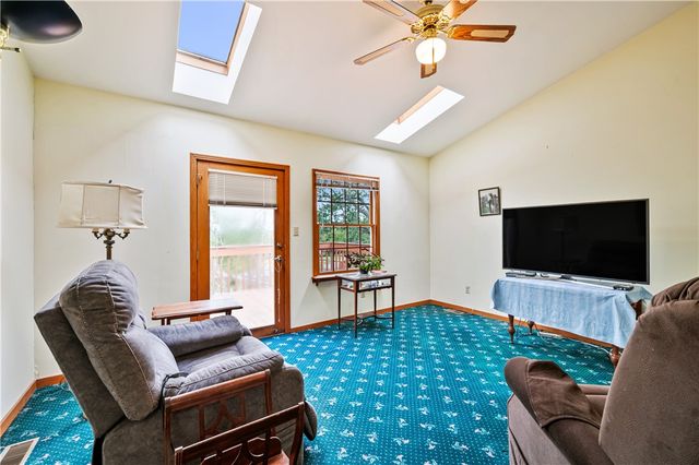 24 Swallow Hill Rd, Carnegie, PA 15106