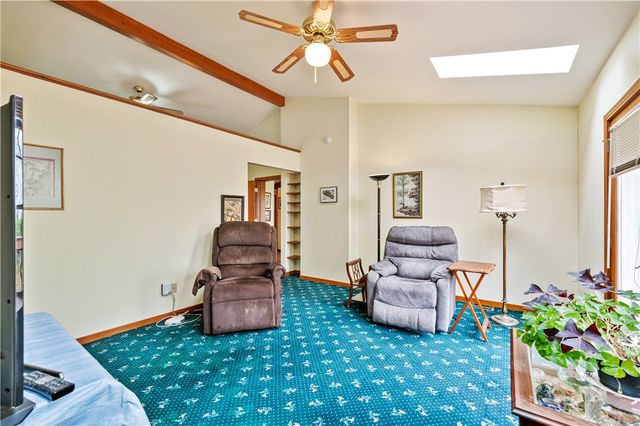 24 Swallow Hill Rd, Carnegie, PA 15106