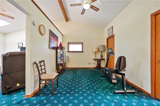 24 Swallow Hill Rd, Carnegie, PA 15106