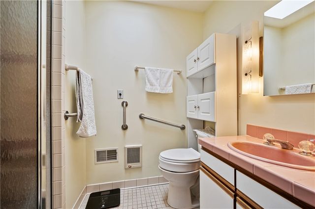 24 Swallow Hill Rd, Carnegie, PA 15106