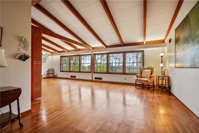 24 Swallow Hill Rd, Carnegie, PA 15106