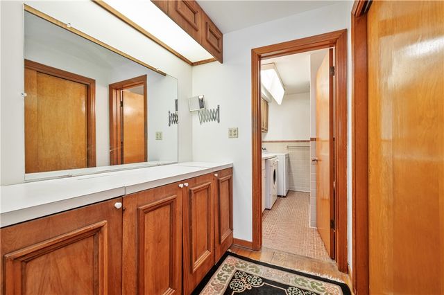 24 Swallow Hill Rd, Carnegie, PA 15106