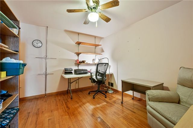 24 Swallow Hill Rd, Carnegie, PA 15106
