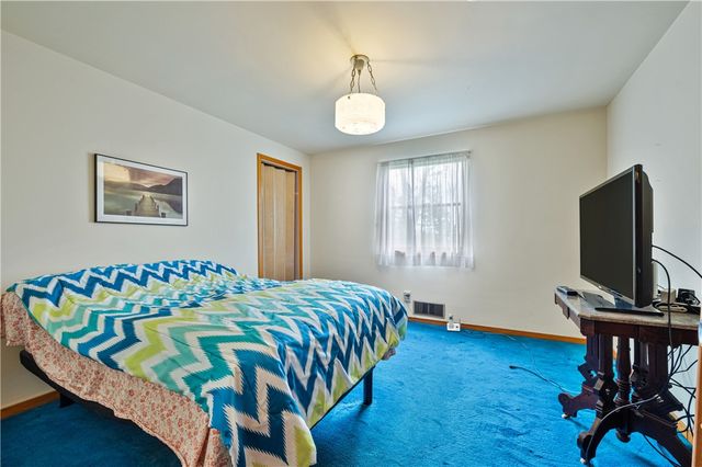 24 Swallow Hill Rd, Carnegie, PA 15106