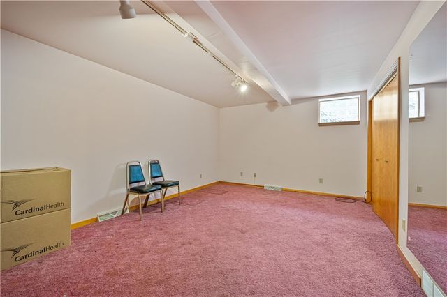24 Swallow Hill Rd, Carnegie, PA 15106